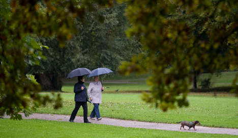Wet weather to continue into the week, first frosts expected