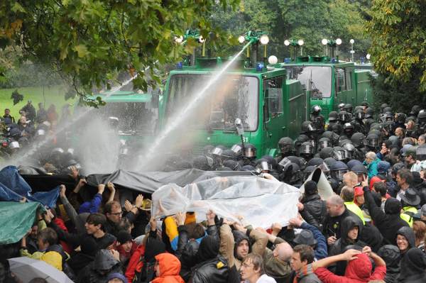 Police turn the water cannons on protestors. Photo: DPA