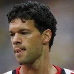 Ballack determined to play for Germany despite broken knee cap