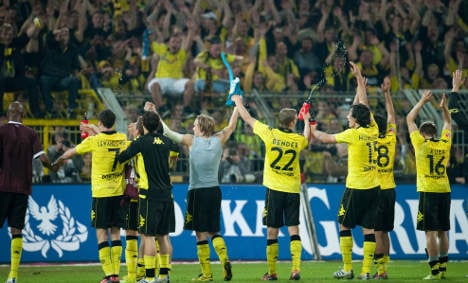 Dortmund takes second place as Schalke wins first game