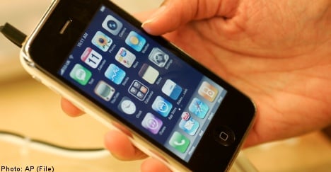 Swede sought for selling phony iPhones