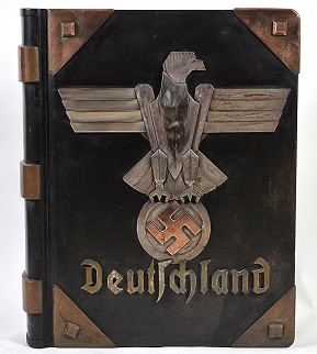 A bronze case in the form of a book given as a gift to Adolf Hitler.Photo: Privatsammlung Familie Wolfer/Deutsches Historisches Museum