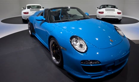 Porsche posts loss, but sees profit in 2011