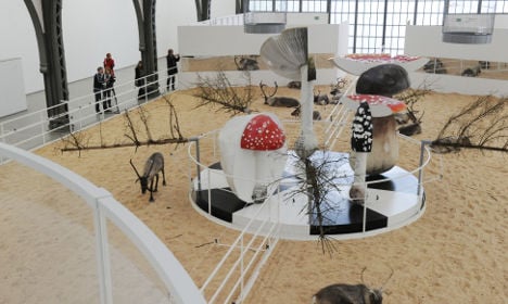 Psychedelic Berlin art show hosts live reindeer, canaries and mice