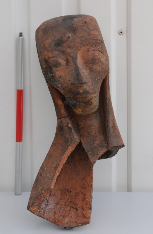 Emy Roeder's terracotta sculpture "Schwangere", after it was found this year.Photo: Landesdenkmalamt Berlin, Foto: Manuel Escobedo