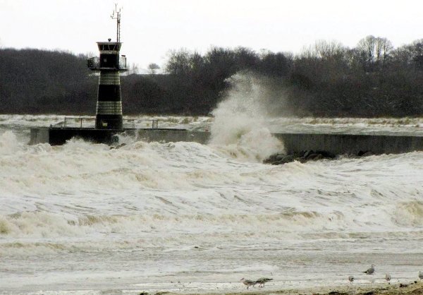 High waters breaching the bank at Travemünde, at the Baltic Sea. Photo: DPA