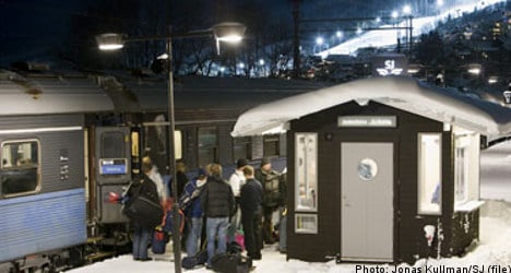 Rail chaos continues as snow record awaits