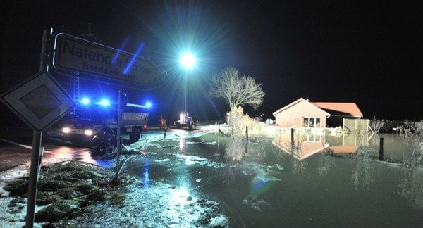 Floodwaters in Velgen, Lower Saxony. Photo: DPA