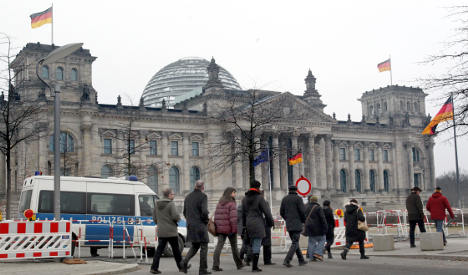 Canadian arrested for making Hitler salute in front of Reichstag