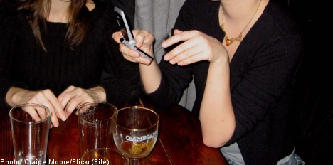 Swedish bar lets patrons pay via mobile phone