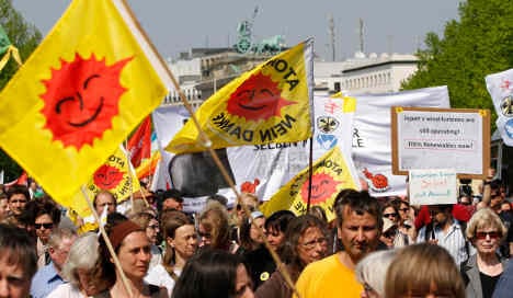 Thousands march for nuclear-free peace