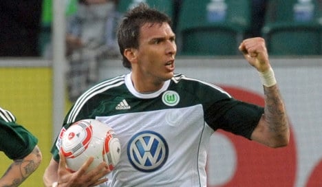 Wolfsburg squeak out of relegation zone