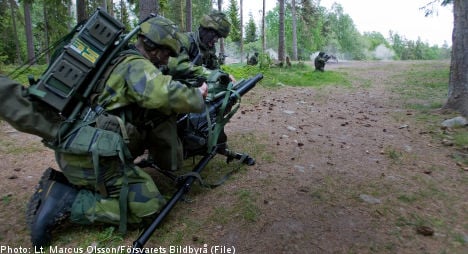 Swedish soldiers wilt under load of heavy packs