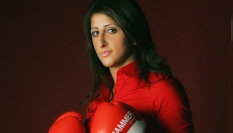 Women's boxing champ shot by stepfather