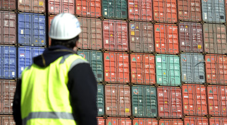 Exports remain strong with 2.7 percent rise