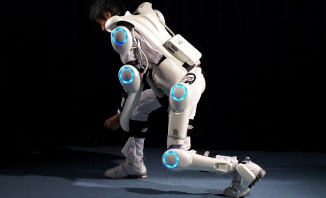 Doctors test robotic suit to help paraplegics