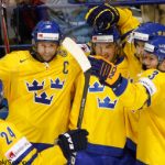Swedes thrash US to claim hockey top spot