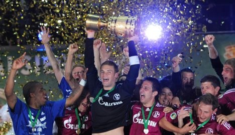 Schalke lift Cup as Neuer speculation cranks up