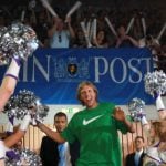 Nowitzki cheered by thousands upon return home