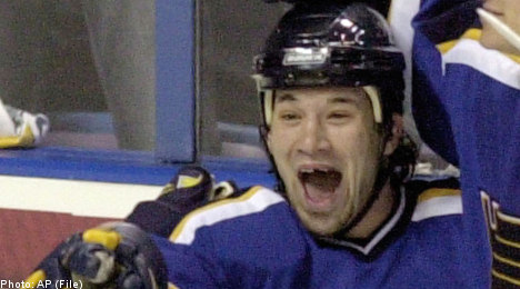 Murder-for-hire hockey star headed to Sweden: report