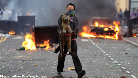 Sweden urges caution over London riots