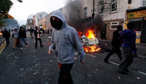 Germany warns citizens about UK riots