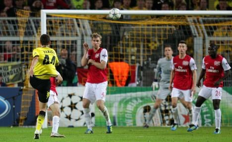 Borussia take point from Arsenal in return to Champions League