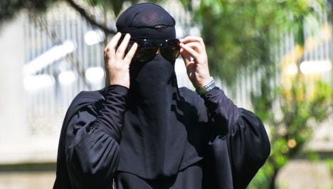 Swiss parliamentarians vote for burqa ban