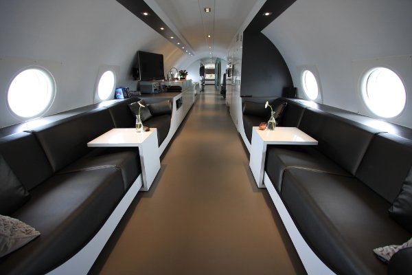 Guests can relax in the lounge when they're finished exploring the plane's offerings.Photo: hotelsuites.nl
