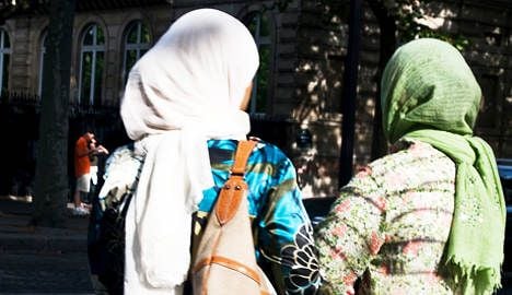 Headscarf ban ruled out for school mums