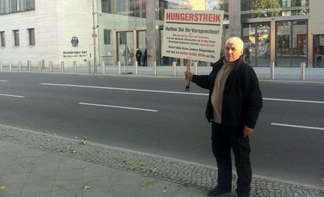 Businessman on hunger strike outside Foreign Ministry