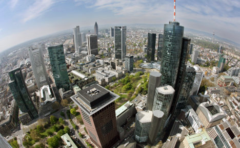 German bank group rejects higher Greek debt write-down