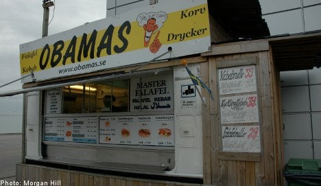 Hungry Swedes queue up for Obamas sausage