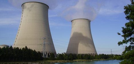 Nuclear plant invaded by Greenpeace activists