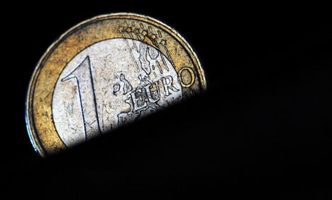 Merkel pushes euro pact amid credit threat