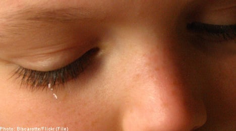 Kids' eyes glued shut by Swedish docs