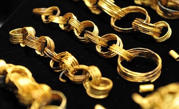 Archaeologists in Lower Saxony are, for the first time, displaying a priceless gold haul found during the construction of a natural gas pipeline last year.Photo: DPA