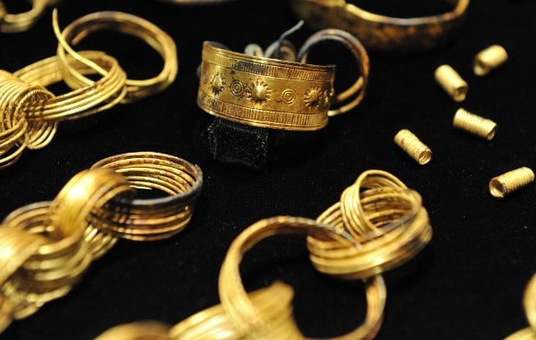 The more than 100 pieces consist of everything from bracelets to rings.Photo: DPA