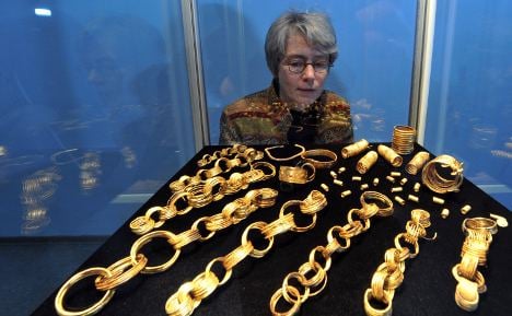 Archaeologists show off priceless gold haul