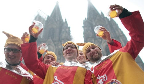 Carousing at Cologne carnival - now in English