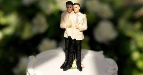 Gay wedding ceremony aims to push law change