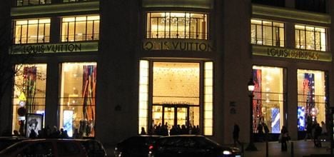 French luxury shops face curfew