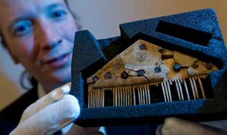 Scientists find runes on ancient comb