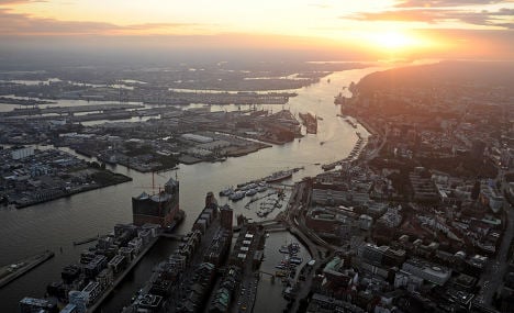 Giant cargo ships head to Hamburg after river vote