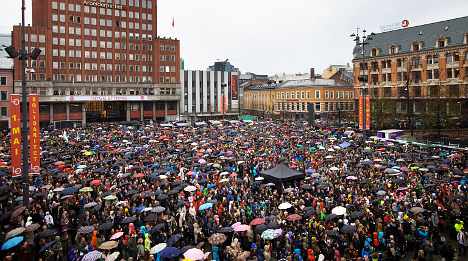40,000 join in Oslo anti-Breivik singalong