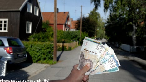 Police suspect theft after surprise cash 'windfall'