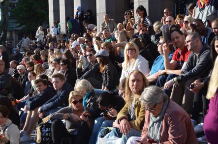 Stockholm celebrates Loreen<br>The evening summer sun meant that many Stockholmers didn't mind the wait.