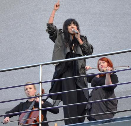 Stockholm celebrates Loreen<br>Loreen surprised her fans with two versions of her winning song, a classical arrangement one and the one she convinced Europe's music world with last Saturday.