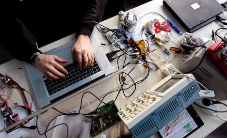 Teenage hackers 'tried to change school grades'