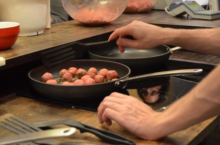 How to cook Swedish Meatballs<br>Step 6: Heat up some butter in the pan. With a gentle hand, try to keep the meatballs round while you are frying them.Photo: Susann Eberlein
